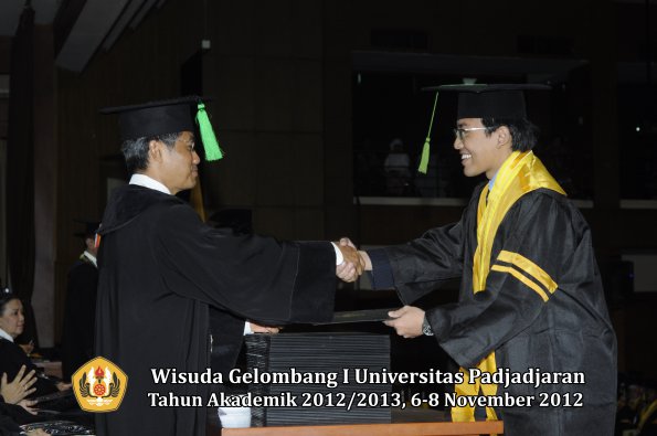 wisuda-unpad-gel-i-ta-2012_2013-fakultas-kedokteran-oleh-dekan-007