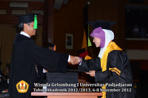 wisuda-unpad-gel-i-ta-2012_2013-fakultas-kedokteran-oleh-dekan-012