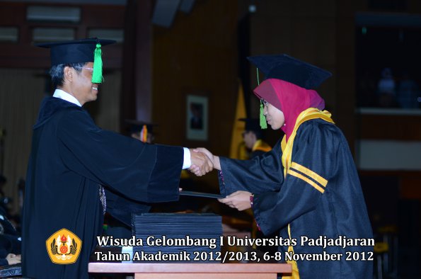 wisuda-unpad-gel-i-ta-2012_2013-fakultas-kedokteran-oleh-dekan-019