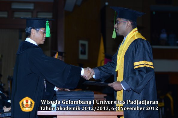 wisuda-unpad-gel-i-ta-2012_2013-fakultas-kedokteran-oleh-dekan-020