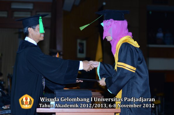 wisuda-unpad-gel-i-ta-2012_2013-fakultas-kedokteran-oleh-dekan-022