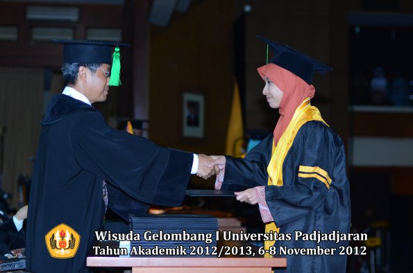 wisuda-unpad-gel-i-ta-2012_2013-fakultas-kedokteran-oleh-dekan-024