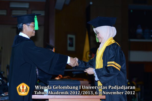 wisuda-unpad-gel-i-ta-2012_2013-fakultas-kedokteran-oleh-dekan-025