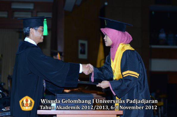 wisuda-unpad-gel-i-ta-2012_2013-fakultas-kedokteran-oleh-dekan-026