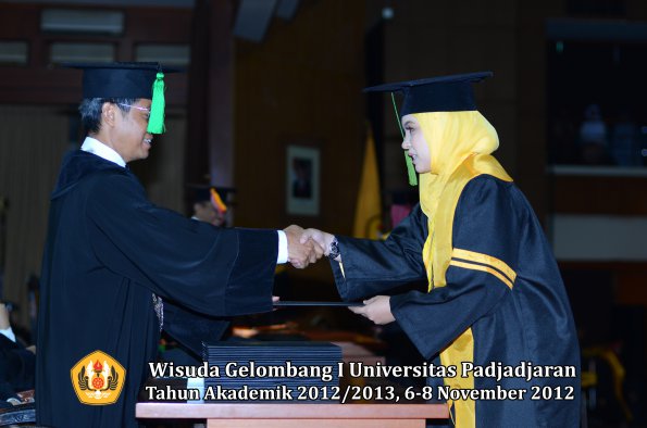 wisuda-unpad-gel-i-ta-2012_2013-fakultas-kedokteran-oleh-dekan-027