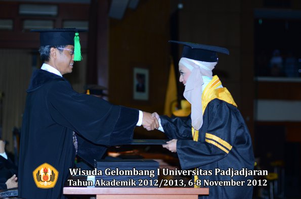 wisuda-unpad-gel-i-ta-2012_2013-fakultas-kedokteran-oleh-dekan-028