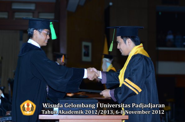 wisuda-unpad-gel-i-ta-2012_2013-fakultas-kedokteran-oleh-dekan-029