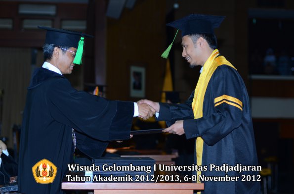 wisuda-unpad-gel-i-ta-2012_2013-fakultas-kedokteran-oleh-dekan-030