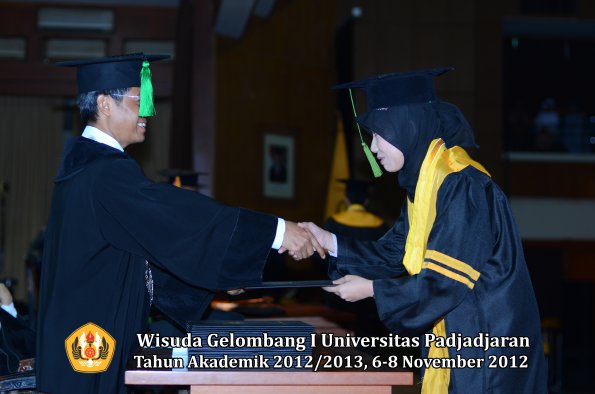 wisuda-unpad-gel-i-ta-2012_2013-fakultas-kedokteran-oleh-dekan-031