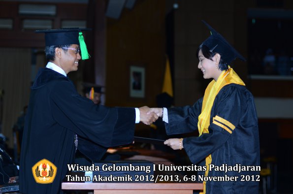 wisuda-unpad-gel-i-ta-2012_2013-fakultas-kedokteran-oleh-dekan-034