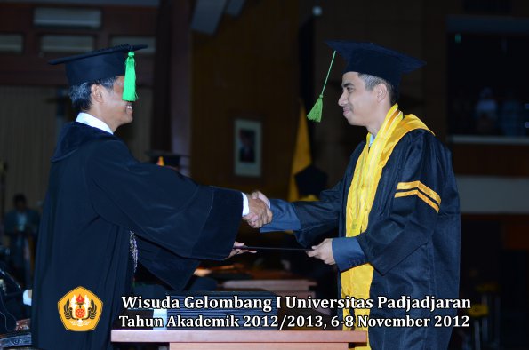 wisuda-unpad-gel-i-ta-2012_2013-fakultas-kedokteran-oleh-dekan-035