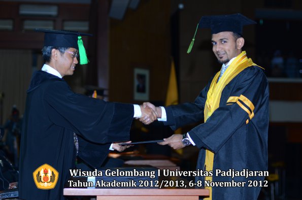 wisuda-unpad-gel-i-ta-2012_2013-fakultas-kedokteran-oleh-dekan-036