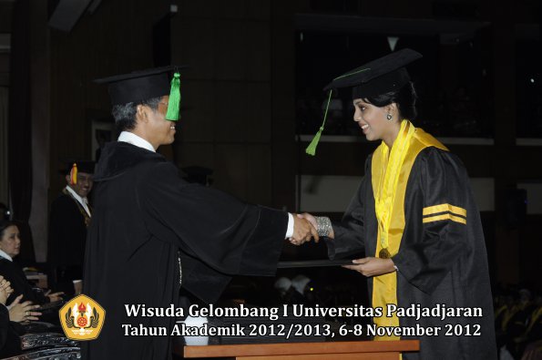 wisuda-unpad-gel-i-ta-2012_2013-fakultas-kedokteran-oleh-dekan-037