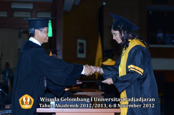 wisuda-unpad-gel-i-ta-2012_2013-fakultas-kedokteran-oleh-dekan-038