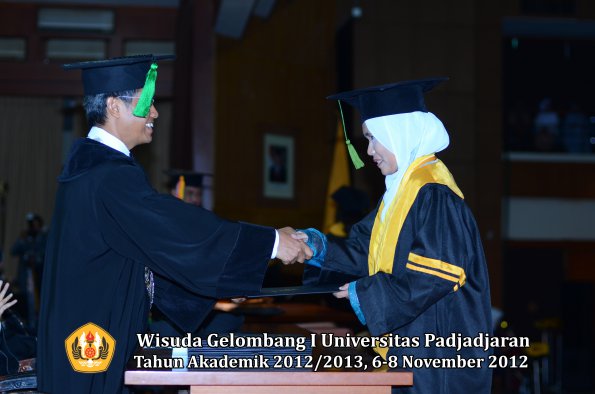 wisuda-unpad-gel-i-ta-2012_2013-fakultas-kedokteran-oleh-dekan-039