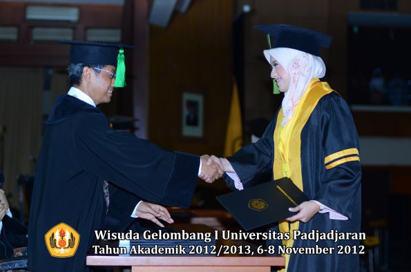 wisuda-unpad-gel-i-ta-2012_2013-fakultas-kedokteran-oleh-dekan-042