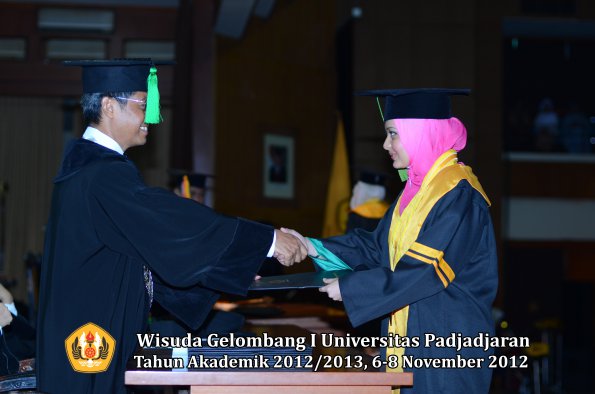 wisuda-unpad-gel-i-ta-2012_2013-fakultas-kedokteran-oleh-dekan-043