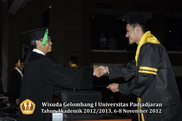 wisuda-unpad-gel-i-ta-2012_2013-fakultas-kedokteran-oleh-dekan-058