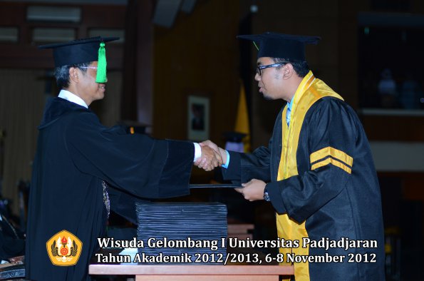 wisuda-unpad-gel-i-ta-2012_2013-fakultas-kedokteran-oleh-dekan-066