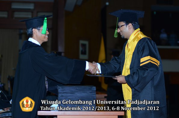 wisuda-unpad-gel-i-ta-2012_2013-fakultas-kedokteran-oleh-dekan-067