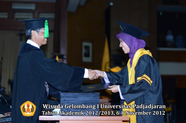 wisuda-unpad-gel-i-ta-2012_2013-fakultas-kedokteran-oleh-dekan-072