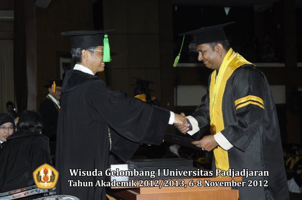 wisuda-unpad-gel-i-ta-2012_2013-fakultas-kedokteran-oleh-dekan-094