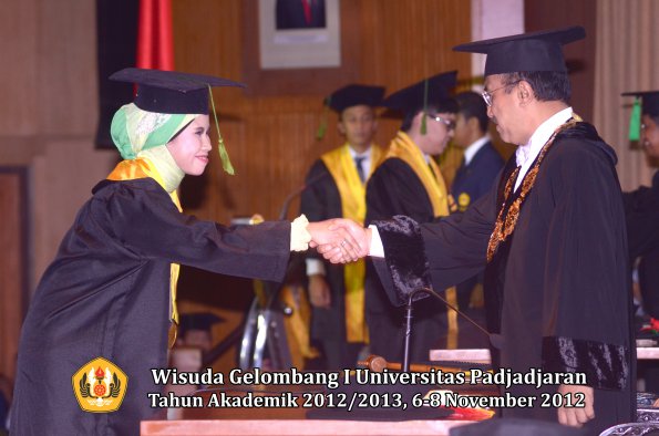 wisuda-unpad-gel-i-ta-2012_2013-fakultas-kedokteran-oleh-rektor-002