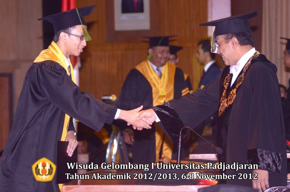 wisuda-unpad-gel-i-ta-2012_2013-fakultas-kedokteran-oleh-rektor-016