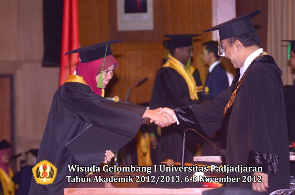 wisuda-unpad-gel-i-ta-2012_2013-fakultas-kedokteran-oleh-rektor-019