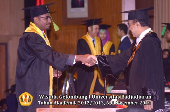 wisuda-unpad-gel-i-ta-2012_2013-fakultas-kedokteran-oleh-rektor-020