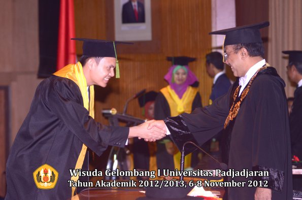 wisuda-unpad-gel-i-ta-2012_2013-fakultas-kedokteran-oleh-rektor-021