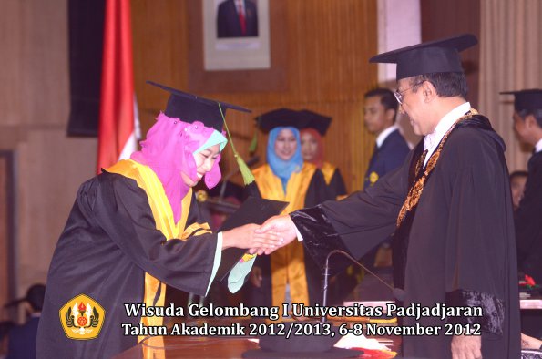 wisuda-unpad-gel-i-ta-2012_2013-fakultas-kedokteran-oleh-rektor-022