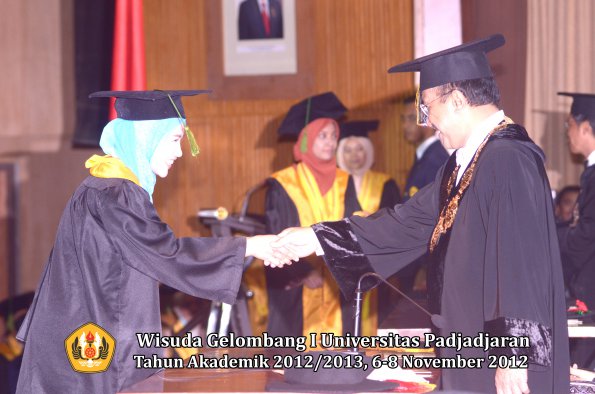 wisuda-unpad-gel-i-ta-2012_2013-fakultas-kedokteran-oleh-rektor-023