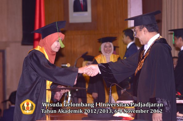 wisuda-unpad-gel-i-ta-2012_2013-fakultas-kedokteran-oleh-rektor-024