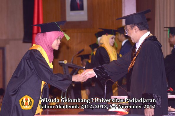 wisuda-unpad-gel-i-ta-2012_2013-fakultas-kedokteran-oleh-rektor-026