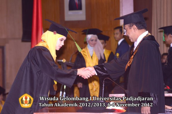 wisuda-unpad-gel-i-ta-2012_2013-fakultas-kedokteran-oleh-rektor-027