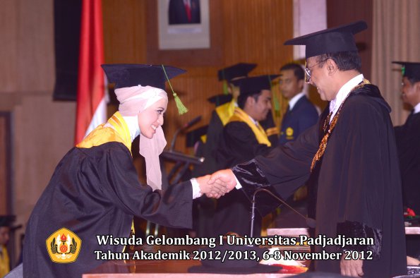 wisuda-unpad-gel-i-ta-2012_2013-fakultas-kedokteran-oleh-rektor-028