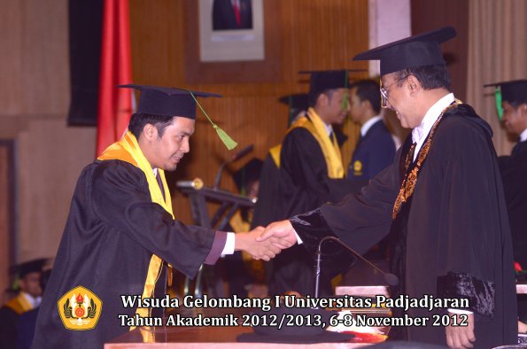 wisuda-unpad-gel-i-ta-2012_2013-fakultas-kedokteran-oleh-rektor-029