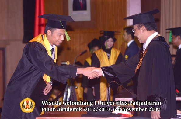 wisuda-unpad-gel-i-ta-2012_2013-fakultas-kedokteran-oleh-rektor-030