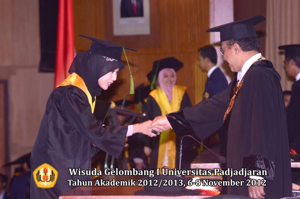 wisuda-unpad-gel-i-ta-2012_2013-fakultas-kedokteran-oleh-rektor-031