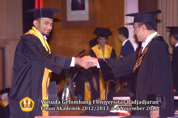 wisuda-unpad-gel-i-ta-2012_2013-fakultas-kedokteran-oleh-rektor-036