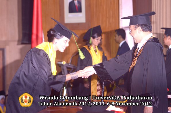 wisuda-unpad-gel-i-ta-2012_2013-fakultas-kedokteran-oleh-rektor-037