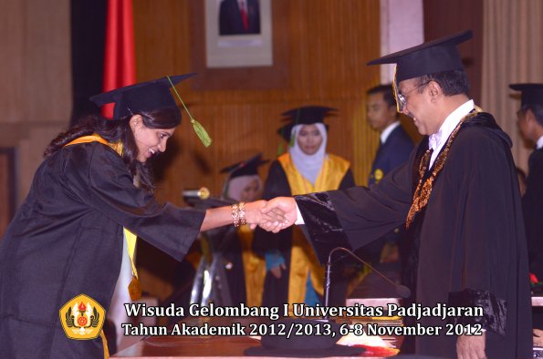 wisuda-unpad-gel-i-ta-2012_2013-fakultas-kedokteran-oleh-rektor-038