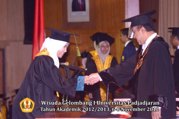 wisuda-unpad-gel-i-ta-2012_2013-fakultas-kedokteran-oleh-rektor-039