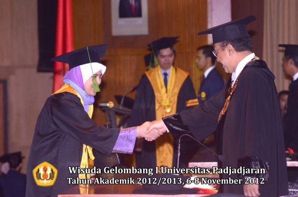 wisuda-unpad-gel-i-ta-2012_2013-fakultas-kedokteran-oleh-rektor-044