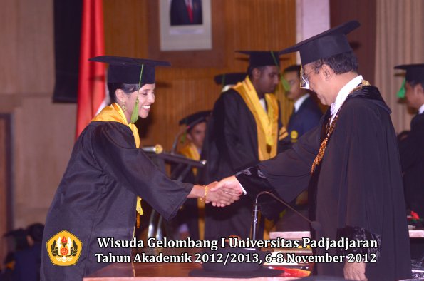 wisuda-unpad-gel-i-ta-2012_2013-fakultas-kedokteran-oleh-rektor-053