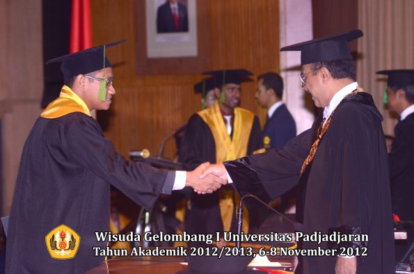 wisuda-unpad-gel-i-ta-2012_2013-fakultas-kedokteran-oleh-rektor-084