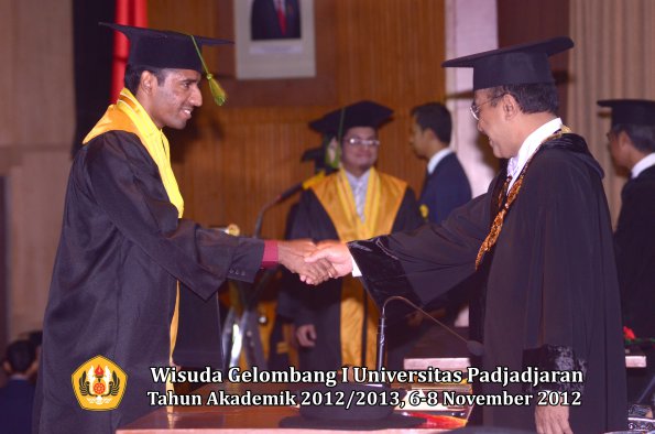 wisuda-unpad-gel-i-ta-2012_2013-fakultas-kedokteran-oleh-rektor-085