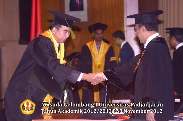 wisuda-unpad-gel-i-ta-2012_2013-fakultas-kedokteran-oleh-rektor-088