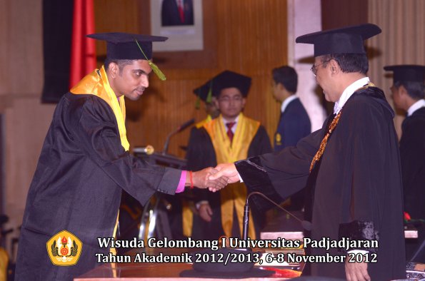 wisuda-unpad-gel-i-ta-2012_2013-fakultas-kedokteran-oleh-rektor-089